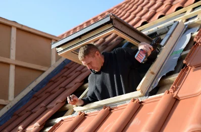 Pose de fenêtres de toit Velux à la Jard